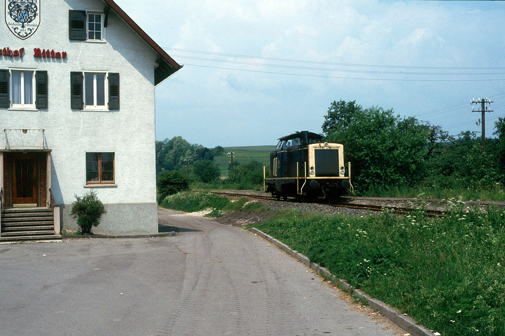 https://www.eisenbahnfotograf.de/datei/Juni 1986/1240230 DB 212190 Memmingen 21.6.86.jpg